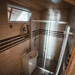 Eden Apartment *