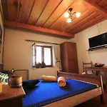 Eden Apartment *